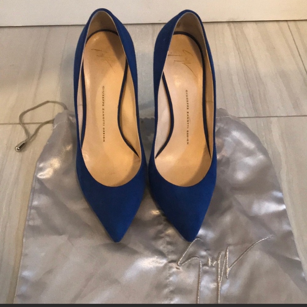 Gorgeous Giuseppe Zanotti Blue Suede Pumps 4" Heel Size 40, 9.5, 10